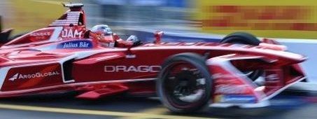 這是一張電動方程式賽車比賽照片 This is a photo of Formula E